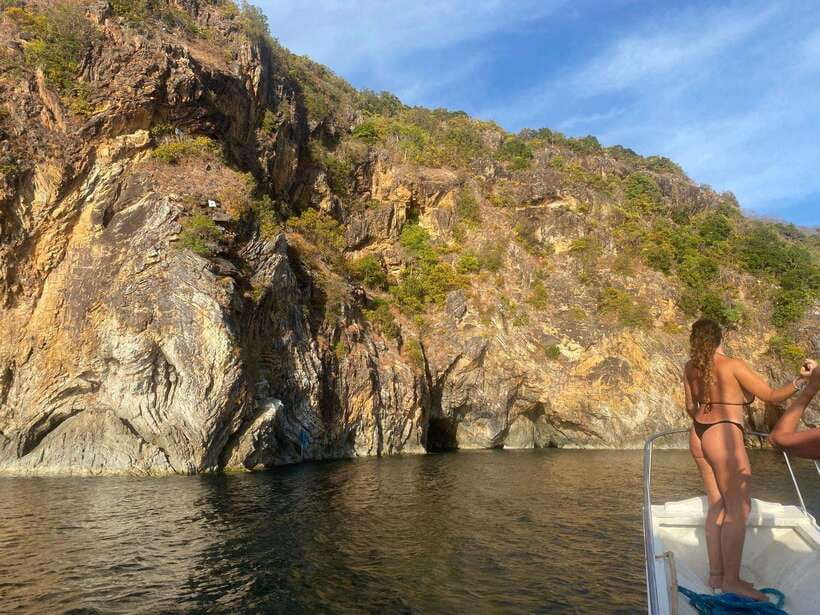 3DAYS AND 2NIGHTS SNORKEL ISLANDS HOPPING EXPEDITION - Filipino meals and the onboard kitchen