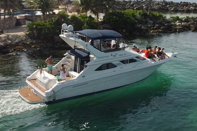 4 hours snorkel & beach tour - Private Yacht 47 ft - The crew makes the private yacht feel personal