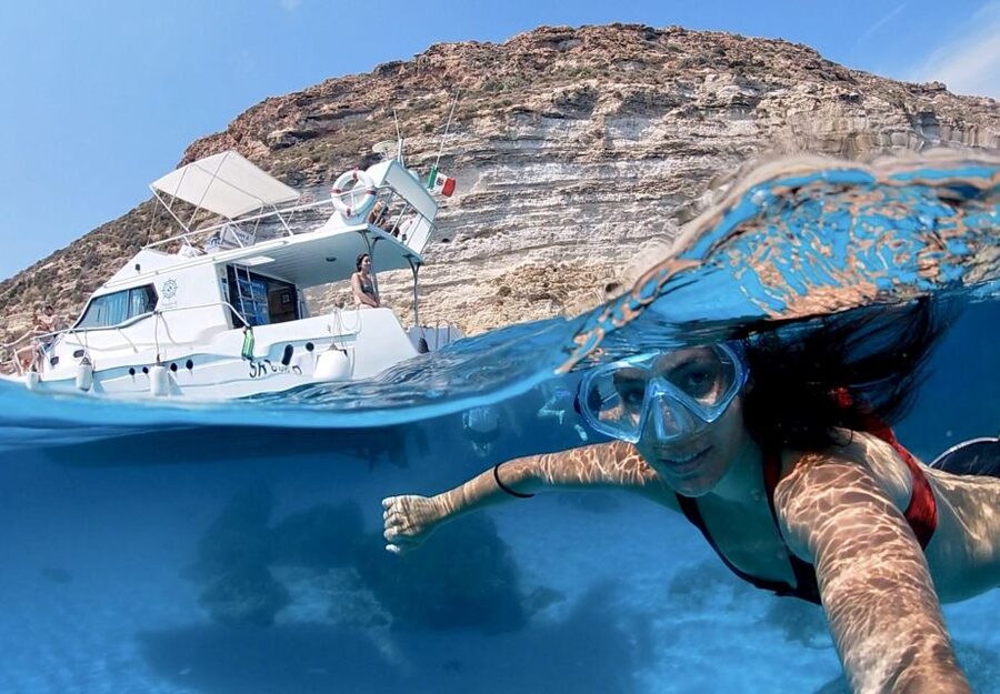 5 hours Lampedusa: Boat Tour with panino SUP e snorkeling - Seeing Lampedusa from the sea