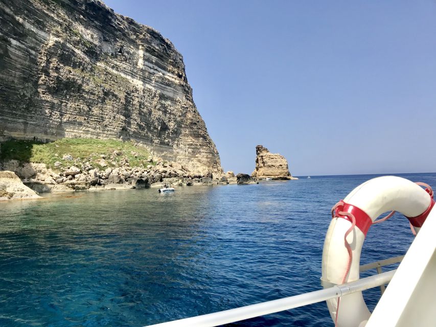 5 hours Lampedusa: Boat Tour with panino SUP e snorkeling - Tabaccara Bay and the postcard water