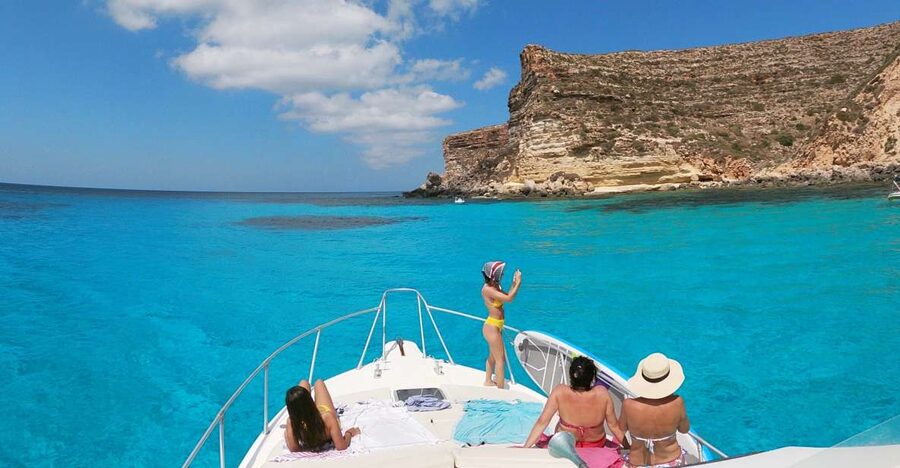 5 hours Lampedusa: Boat Tour with panino SUP e snorkeling - Rabbit Island and the famous beach view