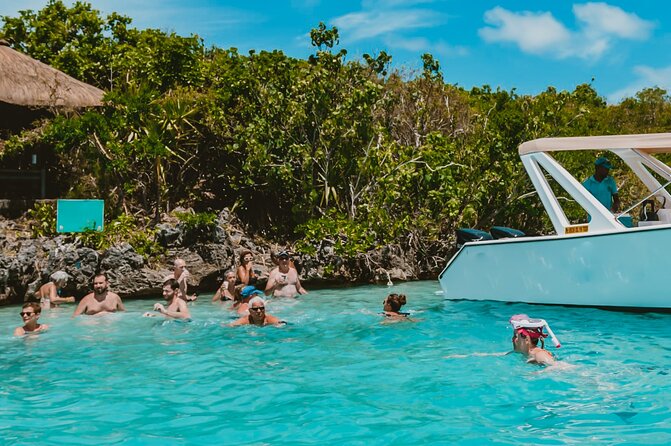 5 Islands Speedboat Cruise incl. Snorkeling in Blue Bay + Lunch at Ile aux Cerfs - Starting at Trou d’Eau Douce