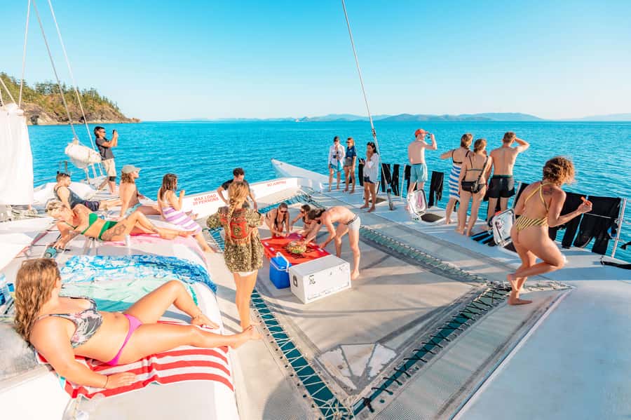 Airlie Beach: 2-Day Whitsunday Islands Sailing Snorkel Tour - Whitehaven Beach and the Hill Inlet walk