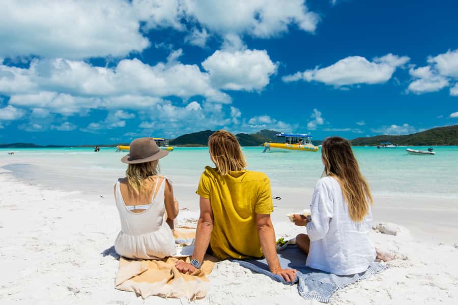 Airlie Beach: Snorkel, Hill Inlet Lookout & Whitehaven Beach - The guides make the busy schedule work