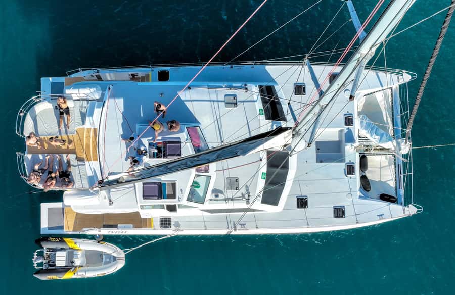 Airlie Beach: Whitsunday Islands Sailing, SUP & Snorkel Tour - Lunch and an easy afternoon sail