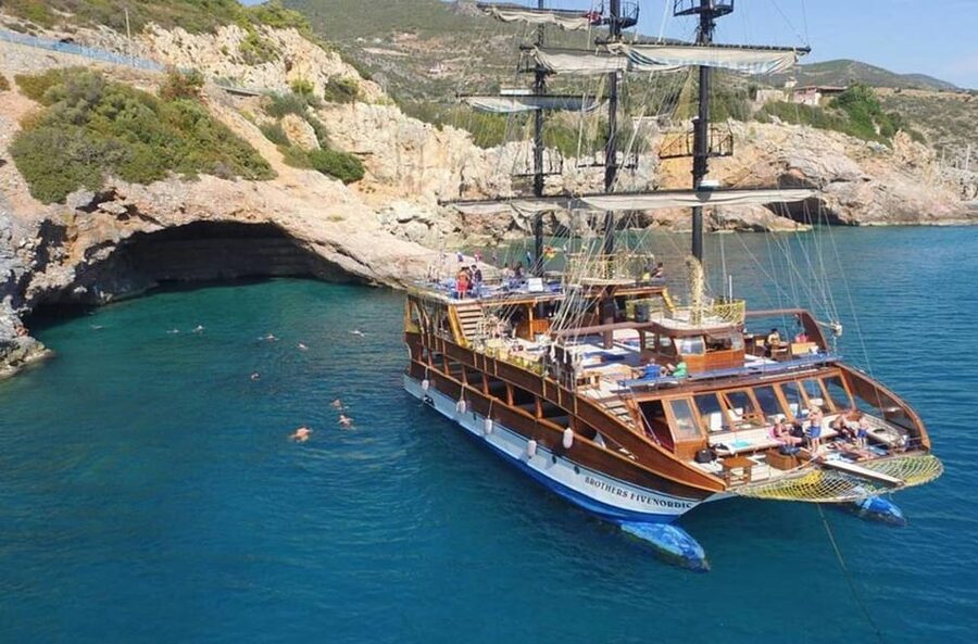 Alanya: Catamaran Boat Tour with Snorkeling with Lunch - Cleopatra Beach and the first proper swim
