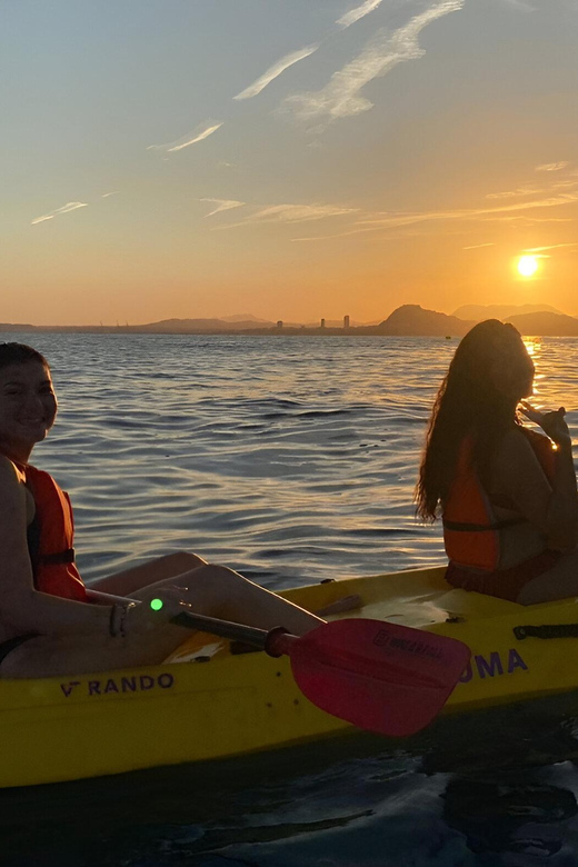 Alicante Bay: Sunset Tour in Kayak with snorkel - The snorkeling stop among rocks and seaweed