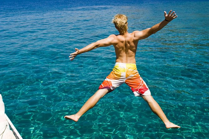 Amalfi Coast & Positano: Boat Tour with Snorkeling & Drinks - Boat comfort, crew, and group size