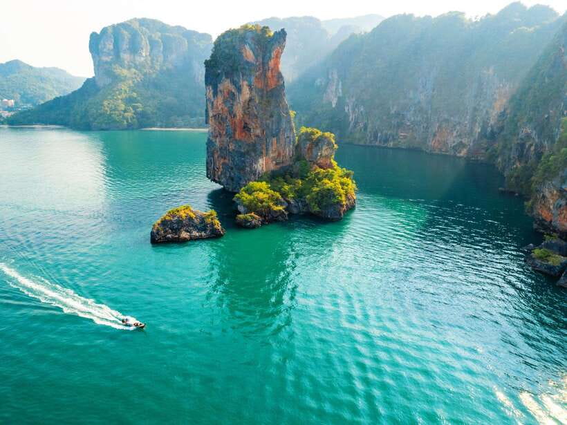 Ao Nang: Island-Hopping Snorkel Tour w/ Amazing Hong Island - Lading Island: lunch beside cliffs and caves