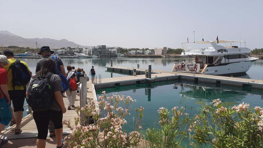 Aqaba: Red Sea Snorkeling Boat Trip with Buffet Lunch - Lunch, Fruit, and Jordanian Flavors at Sea