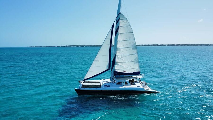Bahamas: Swimming Pigs & Snorkeling Cruise with Lunch & Rum - Snorkeling around Athol Island