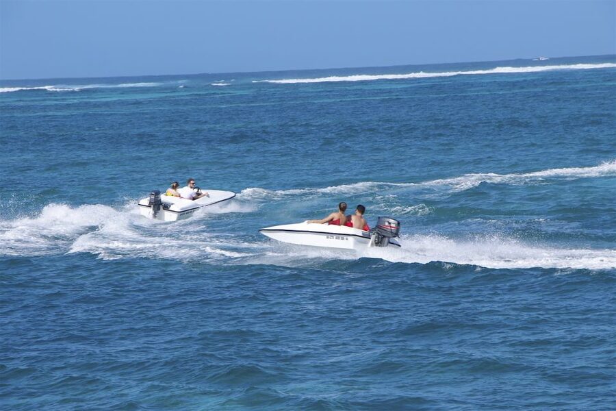 Bávaro: Speed Boat and Snorkeling Trip - The 25-minute natural pool stop