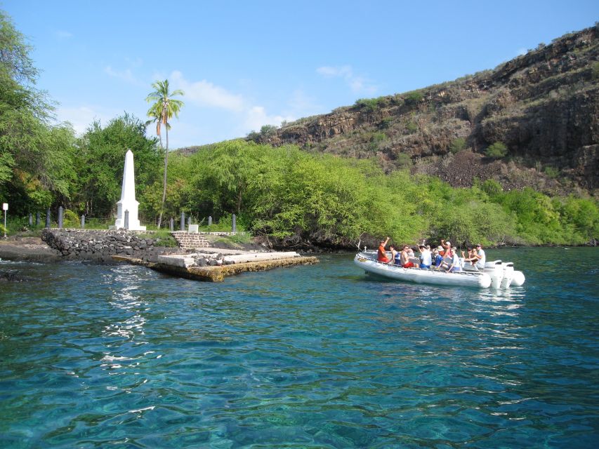 Big Island: Captain Cook Sightseeing & Snorkel Expedition - Meeting Captain Cook Monument from the sea