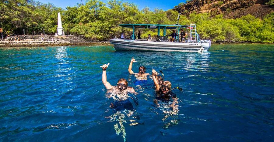 Big Island: Kona Half-Day Boat Tour with Snorkeling & Lunch - Snorkeling at Honaunau Bay