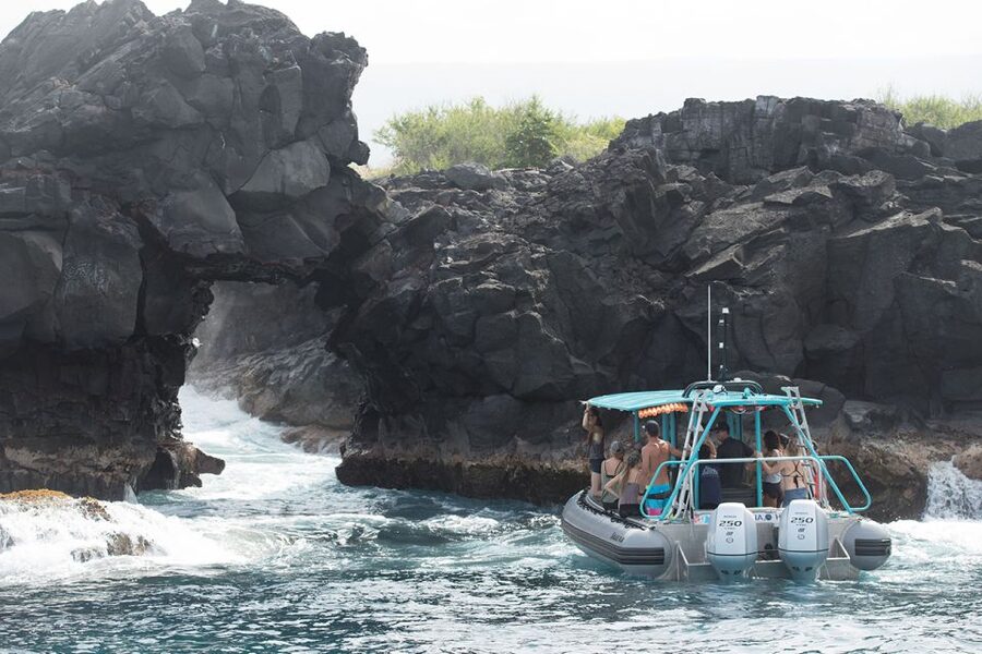 Big Island: Kona Half-Day Boat Tour with Snorkeling & Lunch - The ride south along the Kona Coast