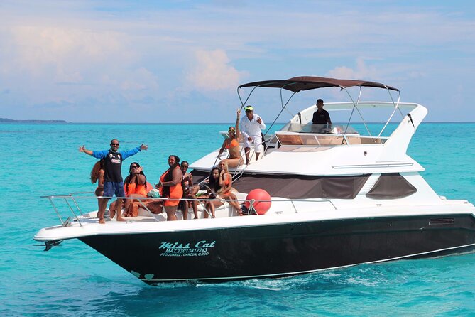 Big Yacht 48ft Rental up to 15 Pax snorkel - What the Cancun Bay cruise is like