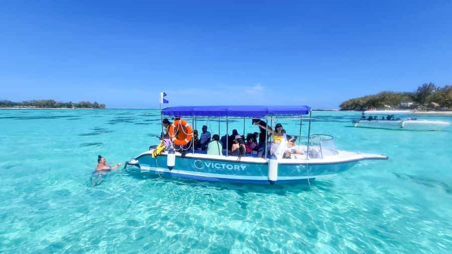 Blue Bay: Blue Bay Glass Bottom Boat Visit and Snorkeling - Why Blue Bay works for a short marine outing