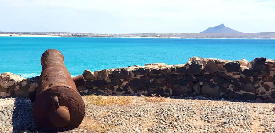Boa Vista: Motoryacht Trip with Fishing, Snorkel, Beach BBQ - Starting the morning at your hotel