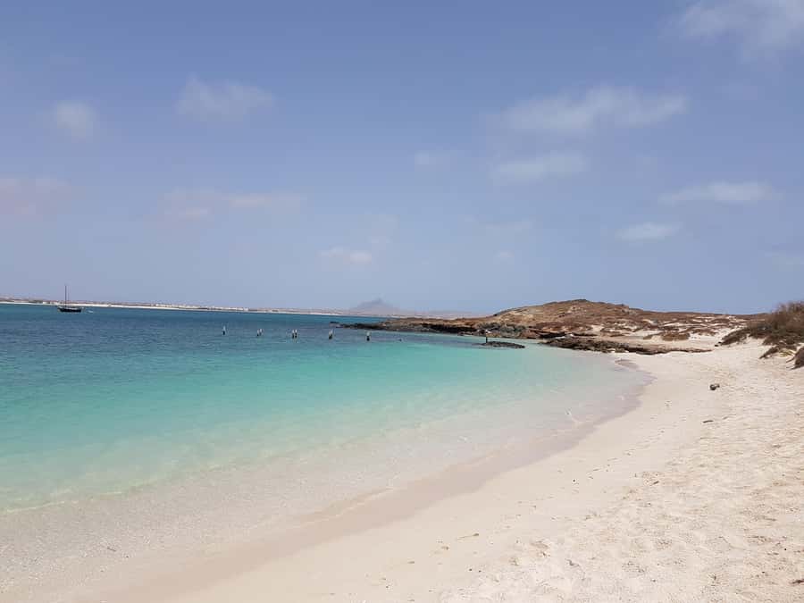 Boa Vista: Motoryacht Trip with Fishing, Snorkel, Beach BBQ - Cruising through the Bay of Chaves