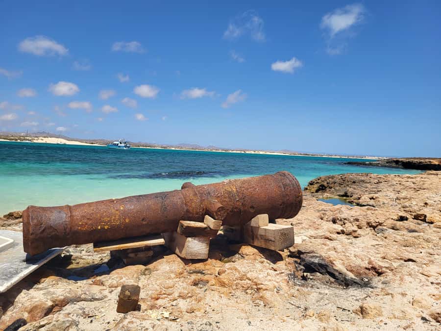 Boa Vista: Motoryacht Trip with Fishing, Snorkel, Beach BBQ - The return to Sal Rei