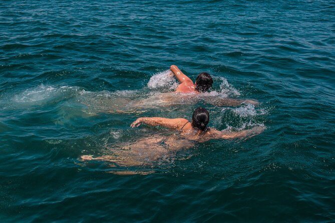 Boat Tour Snorkeling Tour with Guide, Drinks and Fruit - The 9:30 a.m. meeting point in central Cabo