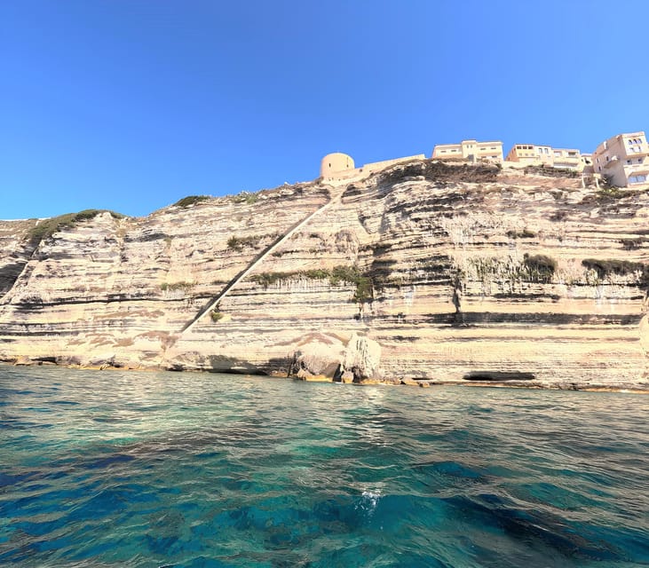 Bonifacio: croisière guidée et snorkelling aux îles lavezzi - Bonifacio from below the cliffs