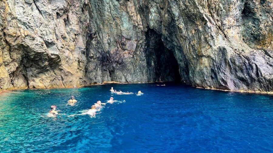 Bosa: Snorkeling Tour of the Coastline Coves - Pagliosa Island and its cliffside inlets