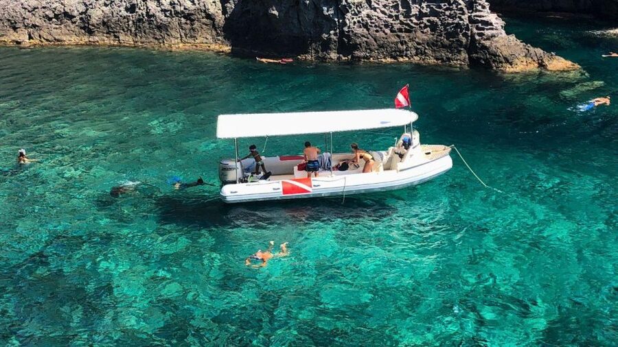Bosa: Snorkeling Tour of the Coastline Coves - What the guide adds to the experience