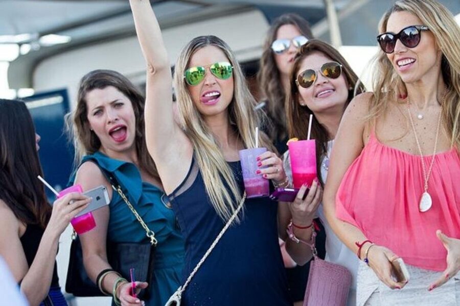 Cabo Boat Tour: Drinks, Lunch, Snorkeling, Dancing, and Transport - Who should book this cruise