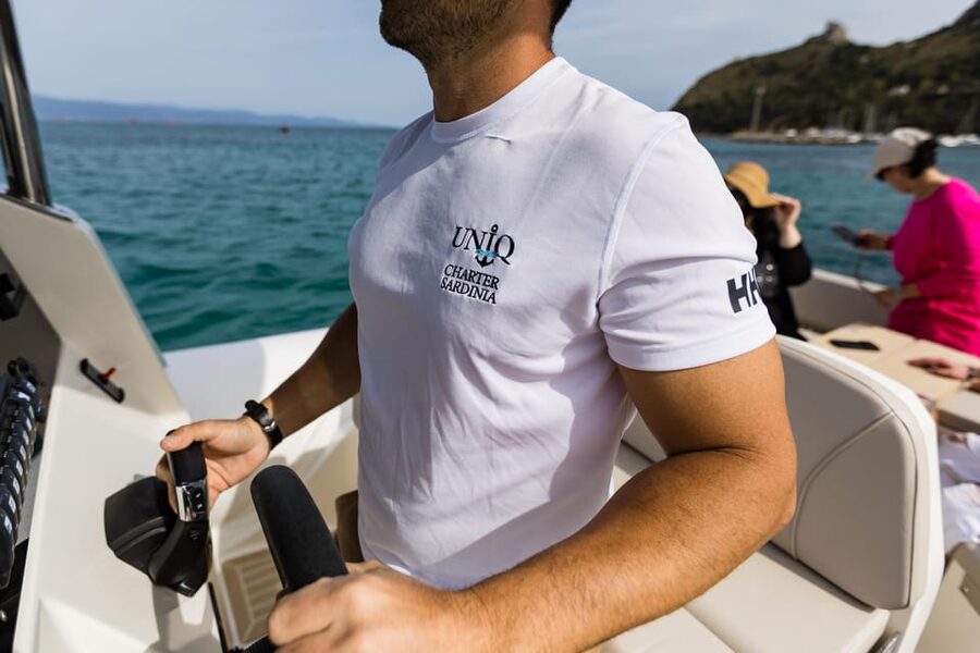Cagliari: Boat Tour with 5 Snorkeling Stops & Free Drinks - The skipper makes the difference