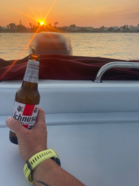 Cagliari: tour Sunset snorkeling con aperitivo - Boat comfort, group size, and snorkeling gear