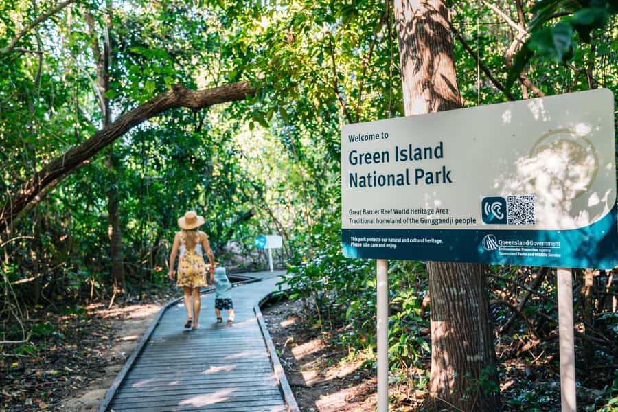 Cairns: Green Island Snorkelling or Glass Bottom Boat - Choosing the glass-bottom boat