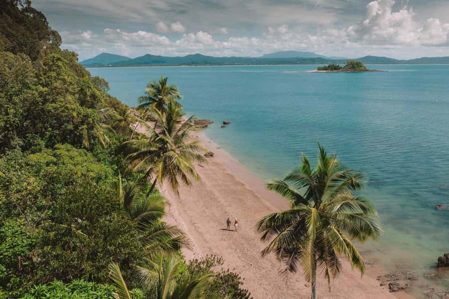 Cairns: Outer Great Barrier Reef & Dunk Island Small Group - Who should book this reef trip?