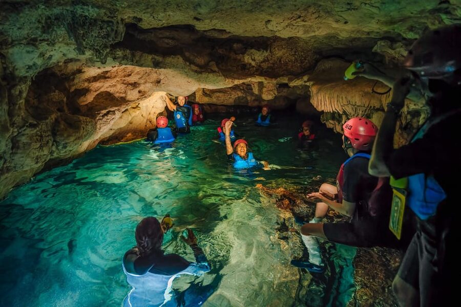 Cala Varques: Guided Sea Caves Kayak & Snorkeling Expedition - Guides, group atmosphere, and safety