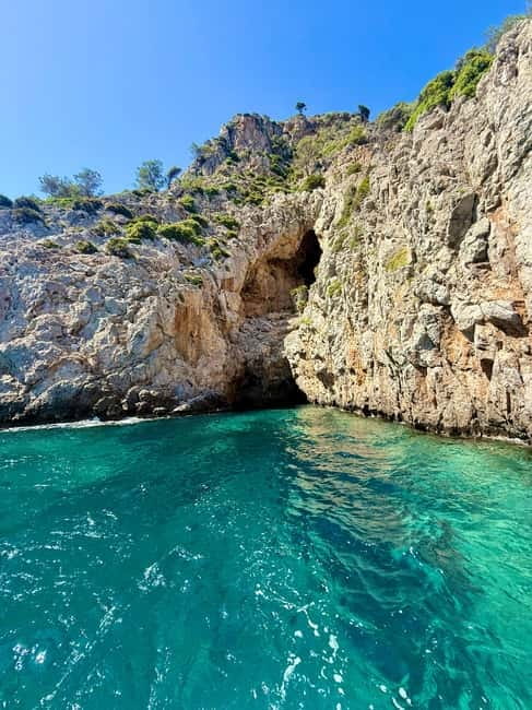 Can Picafort: 2-Hour Boat Tour with Snorkeling & Sea Caves - The return to Can Picafort