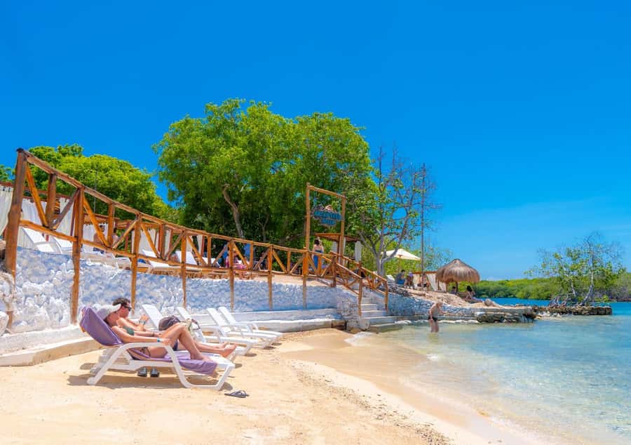 Cartagena: Rosario Islands Day Tour with Snorkel & Lunch - Key points at a glance