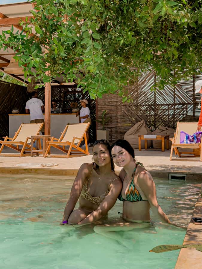 Cartagena: Rosario Islands Day Tour with Snorkel & Lunch - Guides are the strongest part of the service