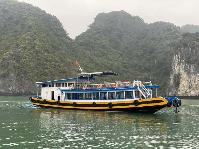 CAT BA: LAN HA & HALONG BAY – KAYAK, BIKE, LUNCH, SNORKEL - Swimming and snorkeling at Ba Trai Dao Beaches