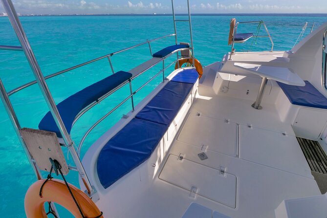Catamaran Cancun to Isla mujeres Lunch OpenBar and Snorkeling - Chaacmol reef and the underwater art stop