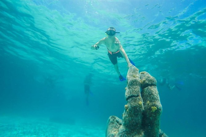 Catamaran Group Sightseeing, Snorkeling Tour Isla Mujeres - Sailing with an open bar