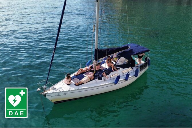 Catamaran tour stops bathing and snorkeling toast with prosecco - Meeting the skipper and leaving Cagliari