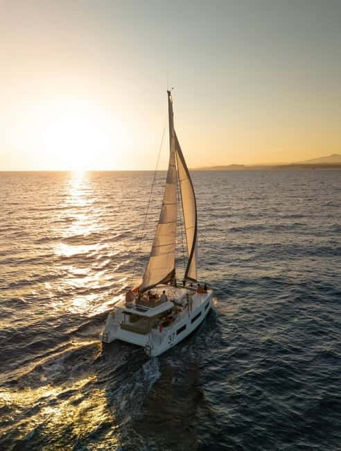 Catamaran trip to the Lavezzi Islands at sunset with snorkeling - The ride out: a useful introduction to sailing