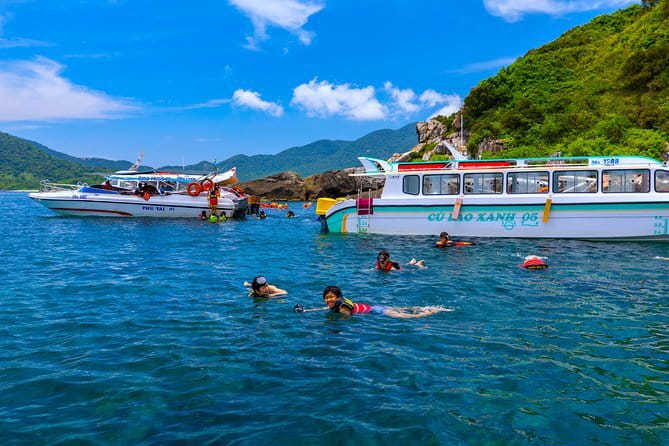 Cham Island: Snorkeling Tour - A seafood lunch at Cham Jungle Restaurant