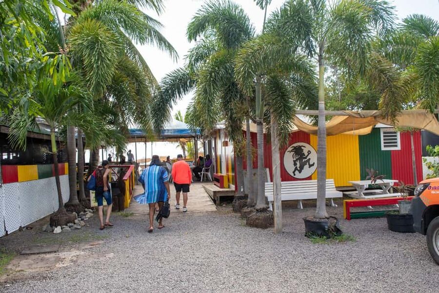 Cockleshell: Beach Excursion, Snorkeling, and Scenic Views - Cockleshell Beach is built for a slow afternoon