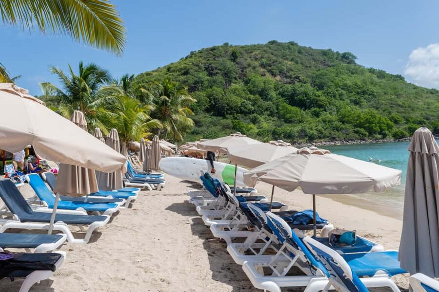 Cockleshell: Beach Excursion, Snorkeling, and Scenic Views - What the guide service adds