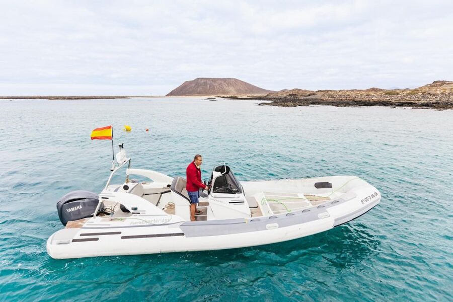 Corralejo: Lobos Island Catamaran Tour with Drinks & Snorkel - La Concha water activities: 40 minutes to choose your fun