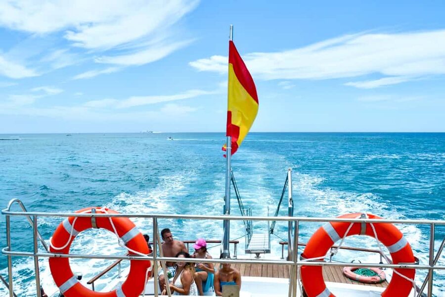 Corralejo: Snorkeling on Lobos Island & Return Ferry Ticket - Walking to La Caldera volcano
