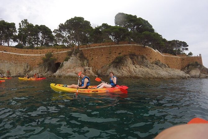 Costa Brava - Kayaking and Snorkeling "Sea Caves" Tour - Choosing a single or double kayak