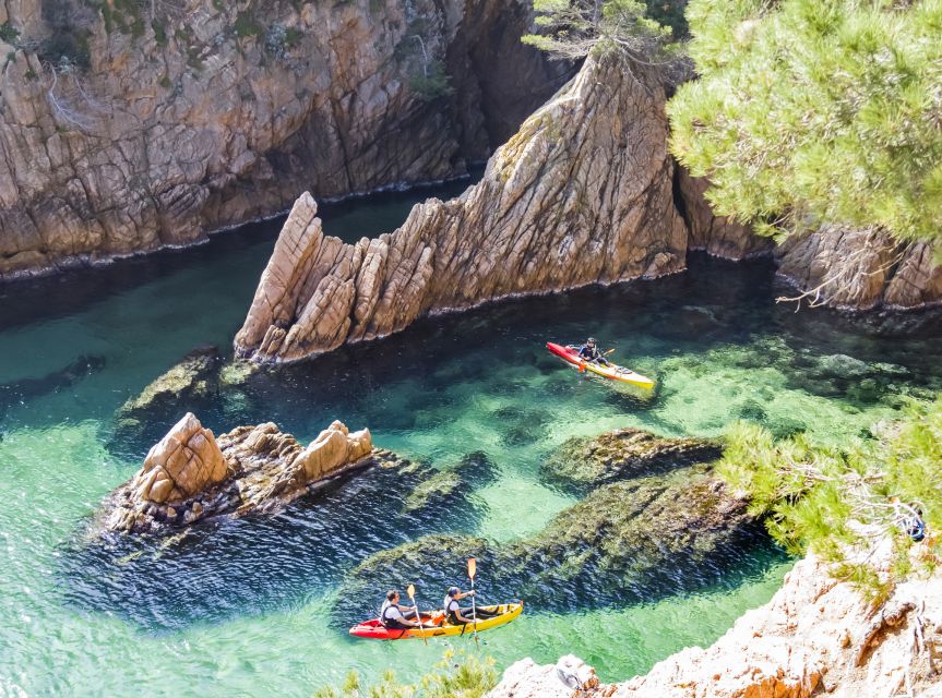 Costa Brava: Sea Caves Kayaking and Snorkeling Tour - Why S’Agaró Bay makes a smart kayaking setting