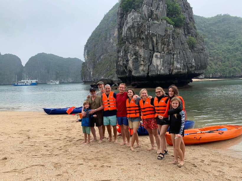 Đảo Cát Bà : 1Day Kayaking,Swimming,Cycling,Snorkeling,Lunch - Bright Cave, Dark Cave, and Bat Cave by Kayak